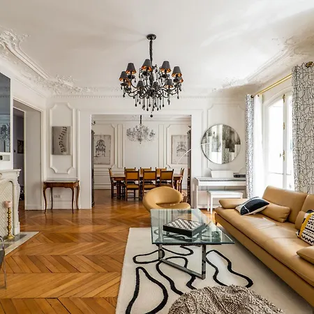 Veeve - Timeless Majesty Paris